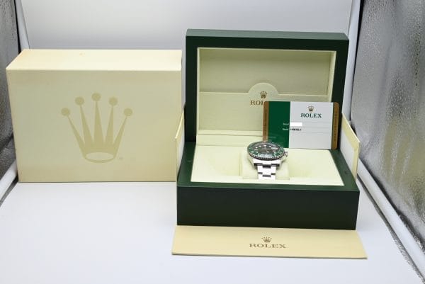 Rolex Submariner Ref. 116610LV Year 2015 (Box & Papers) – Image 2