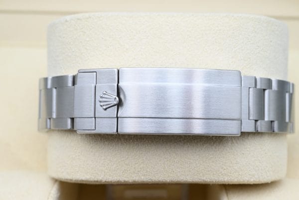 Rolex Submariner Ref. 116610LV Year 2015 (Box & Papers) – Image 8