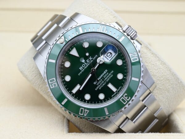 Rolex Submariner Ref. 116610LV Year 2018 (Full Set)